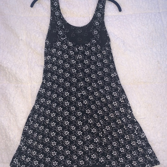 Dress - Picture 4 of 9